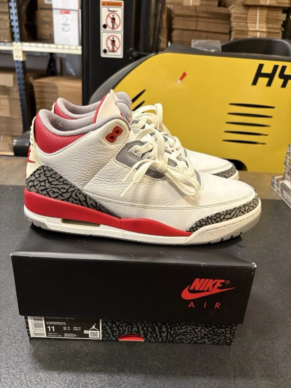 WORN Men’s Air Jordan 3 Retro Fire Red (2022) DN3707-160 Size 11 WITH BOX